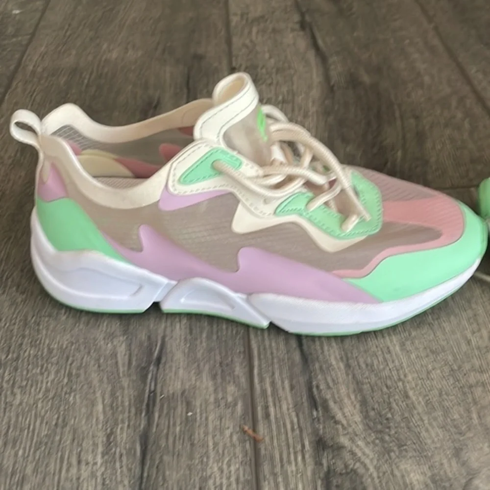 NWT Fabletics shoes Larchmont performance sneaker size 6.5